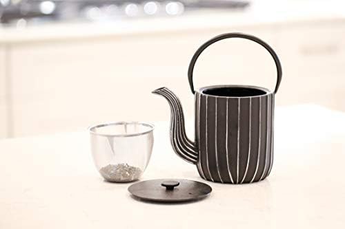 Cast iron Japanese teapot in black — photo 5